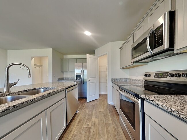 Building Photo - Coming Soon! Burnside Farms! Near USC, For...