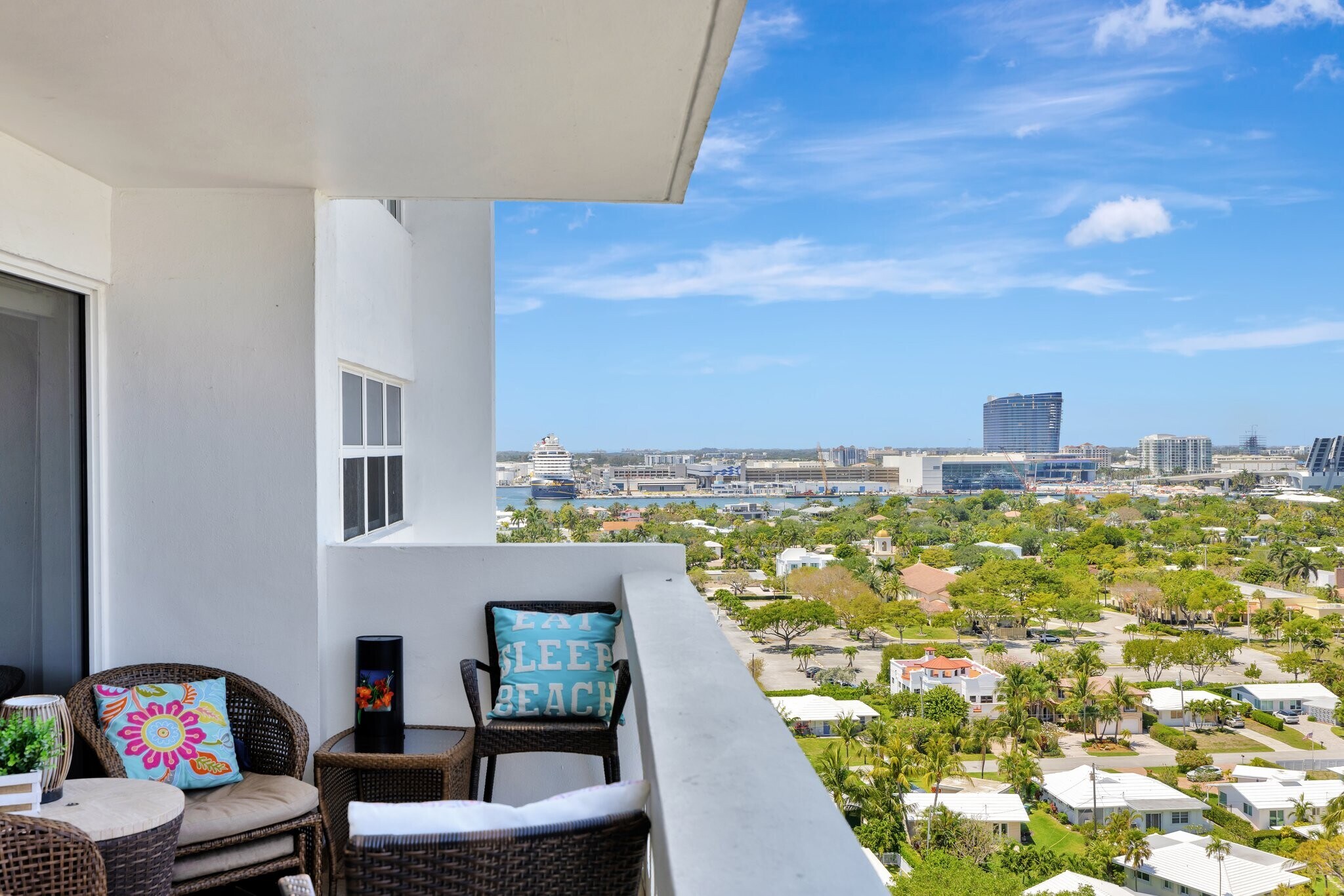 Building Photo - 2100 S Ocean Dr