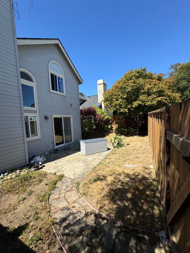 Building Photo - Beautiful 3bd/2.5 bath Single Family Home