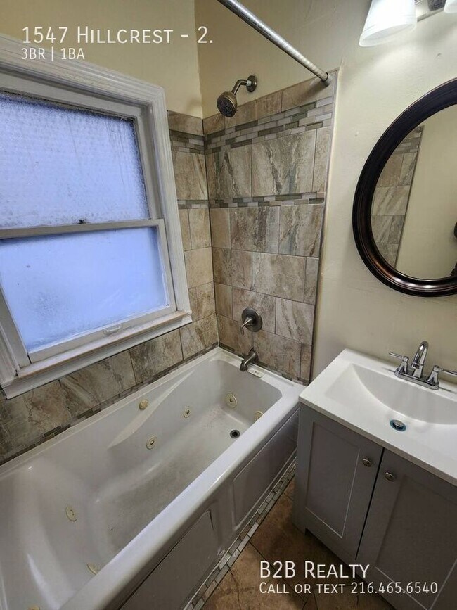 Building Photo - 1547 Hillcrest-2.