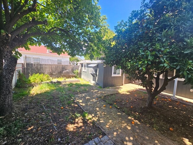 Building Photo - San Leandro Home w/ In-Law Unit: Perfect f...