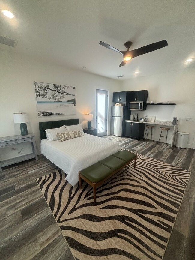 Building Photo - 1Bd/1Ba in the HEART of Midtown! FULLY FURNISHED! Perfect for travelling Nurses or Students!