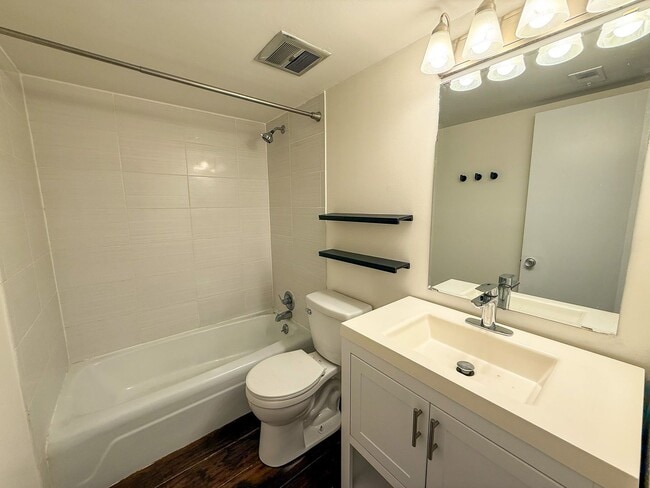 Building Photo - Summit House M-26