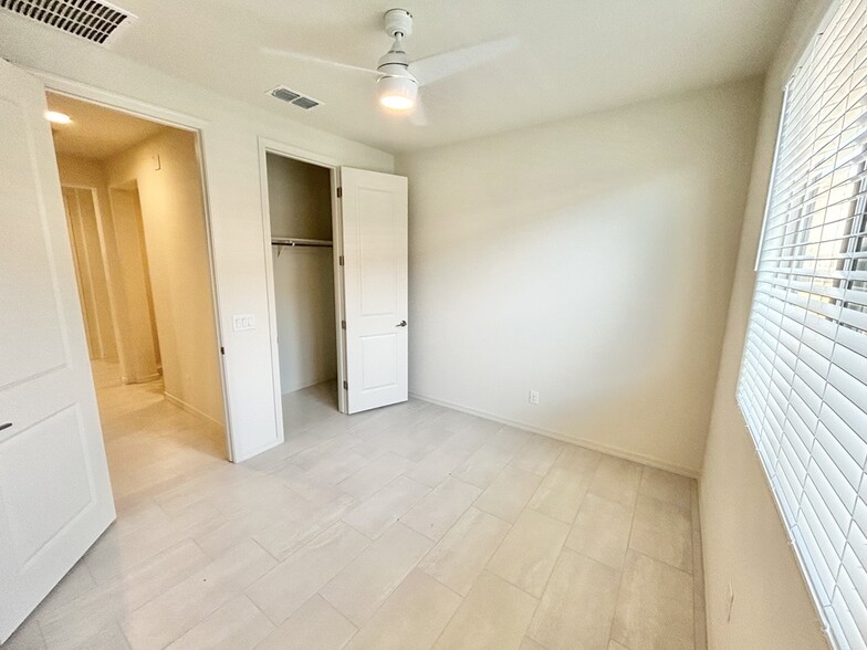Building Photo - 13531 W Calle de Baca