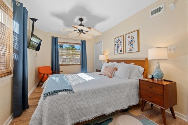 Building Photo - Charming 3Bed 2bath Nestled in the heart o...