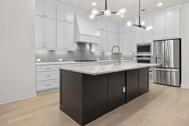 Building Photo - 116 Stardusty