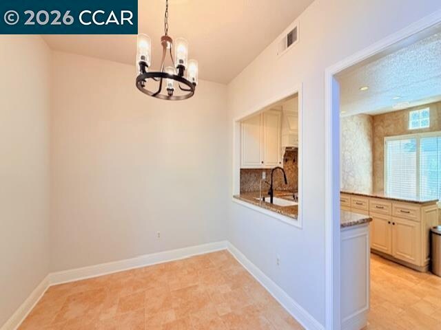 Building Photo - 6220 Lakeview Cir