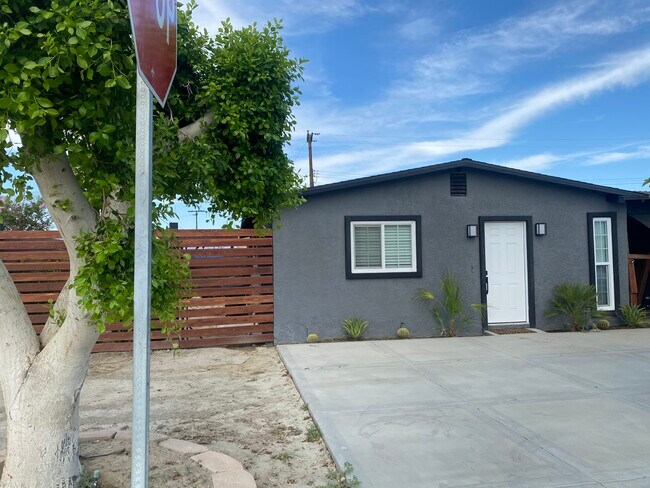 Building Photo - 46520 Daisy St