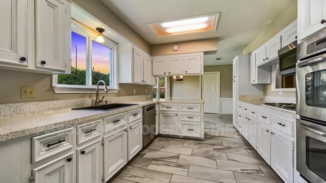 Building Photo - 1801 Rosebud Ct