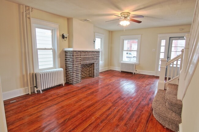 Building Photo - Beautifully Renovated 3BD/1BA Twin!