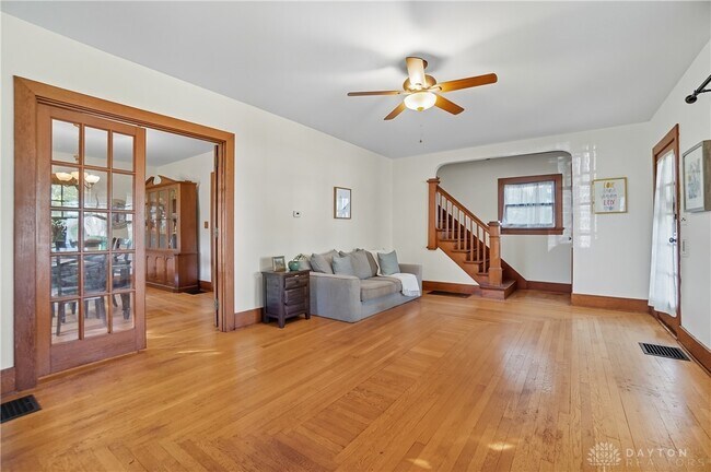 Building Photo - 518 Irving Ave