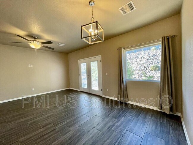 Building Photo - 2259 E Robby