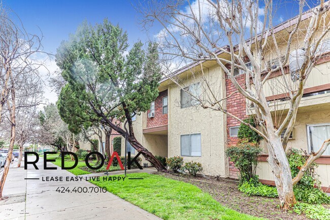 Building Photo - 2244 S Western Ave