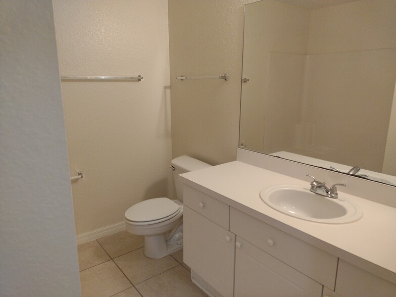Building Photo - 7446 Pond Cir