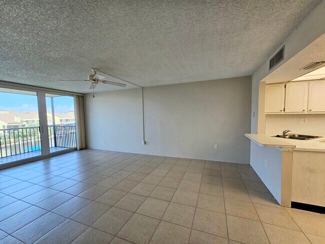 Building Photo - 25188 E Marion Ave