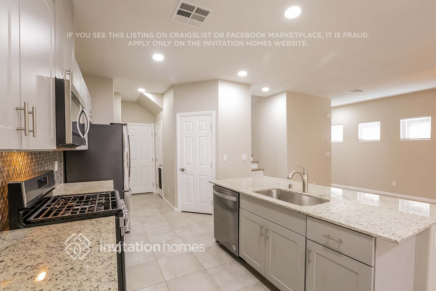 Building Photo - 9291 S Park St