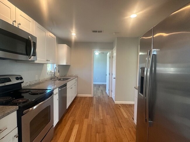 Building Photo - Ready for move in