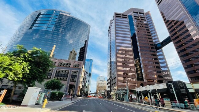 Building Photo - 114 W Adams St