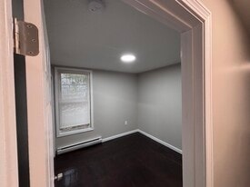 Building Photo - 25 Boswell Ave