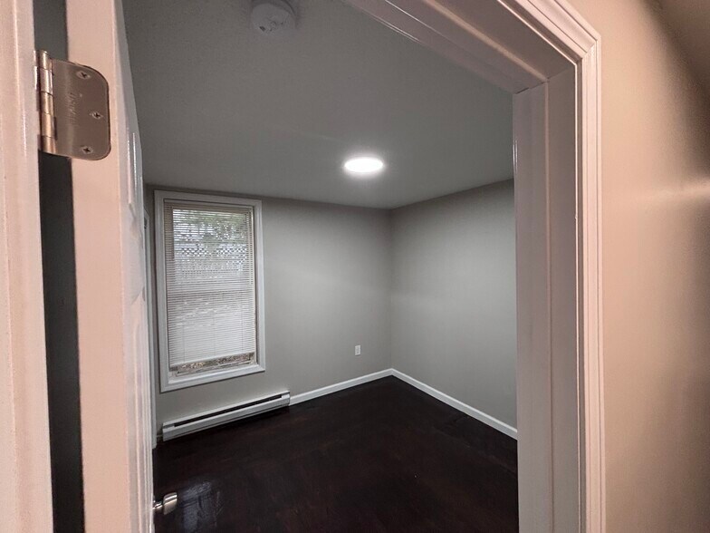 Bedroom1 - 25 Boswell Ave
