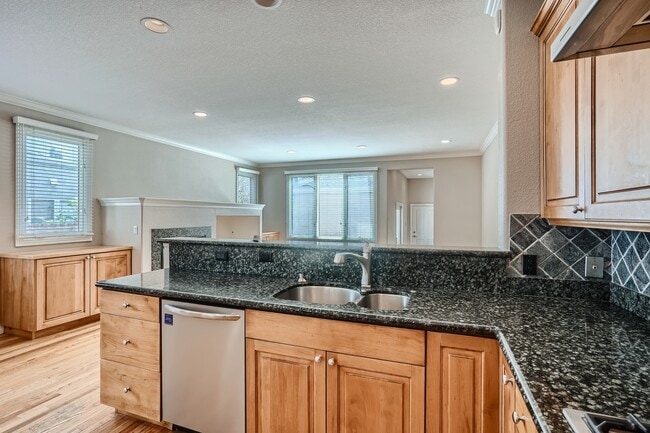 Building Photo - 247 S Garfield St