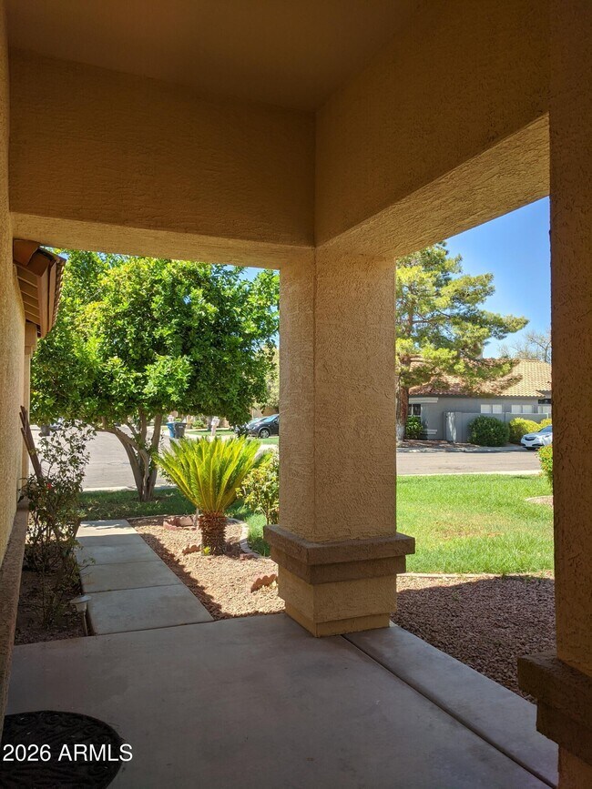 Building Photo - 1321 N Jamaica Way