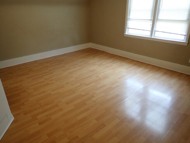 Building Photo - 929 E Clarke St