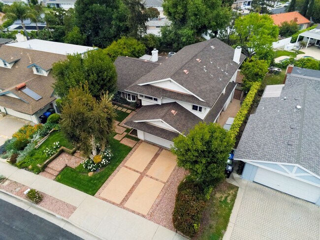 Building Photo - 12142 Bowmore Ave