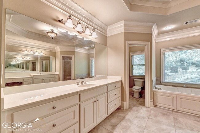 Building Photo - 8920 Doral Dr