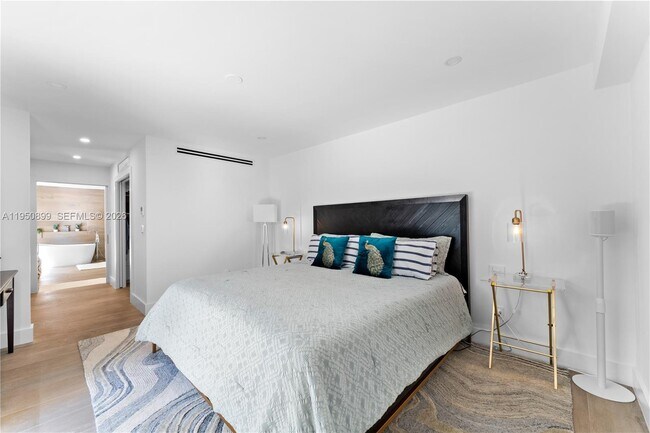 Building Photo - 1071 NE 83rd St