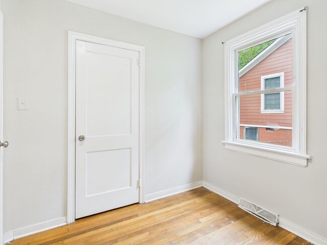 Building Photo - 4707 Castlewood Rd