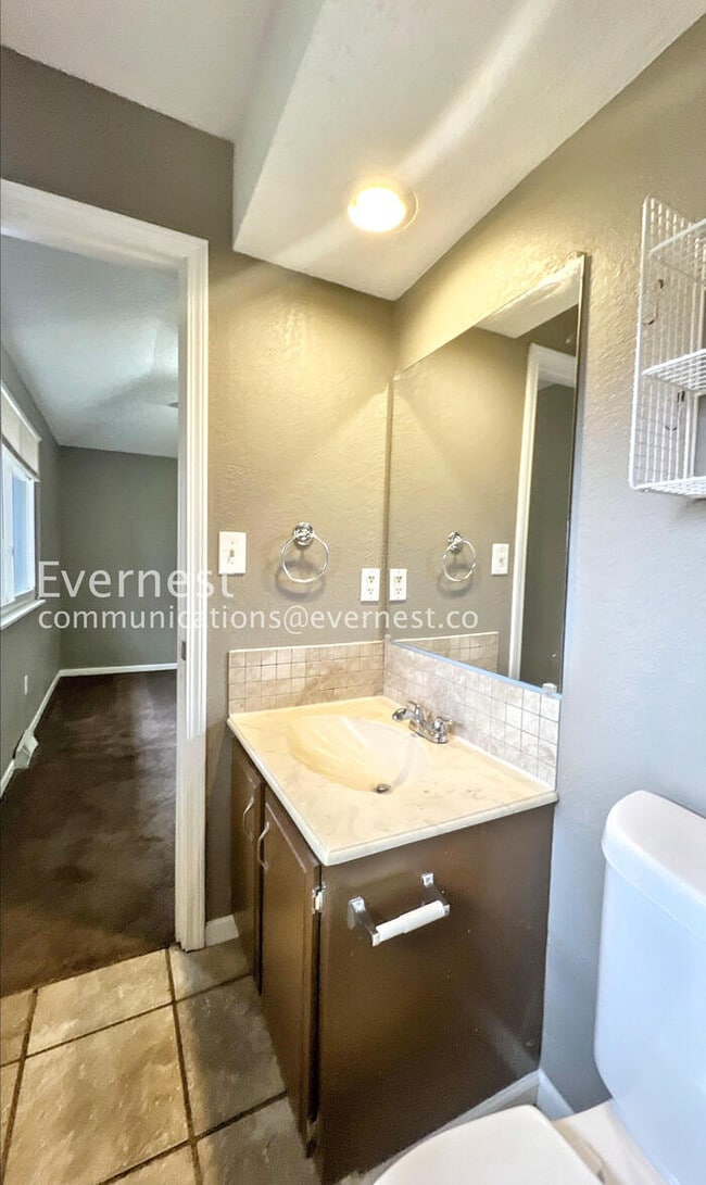 Building Photo - 309 SW Richwood Ln