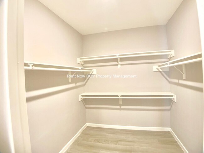 Building Photo - 3805 Tinsley Ave