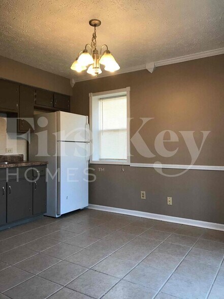 Building Photo - 4447 Caledonia Way