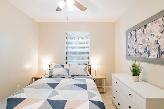 Building Photo - Coastal Condo for rent!