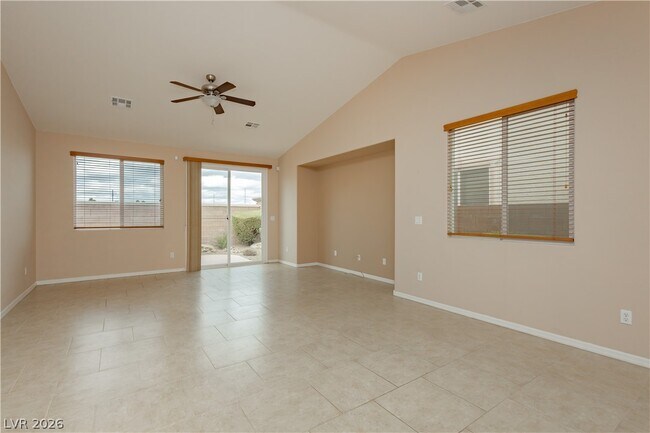 Building Photo - 11220 Robin Park Ave