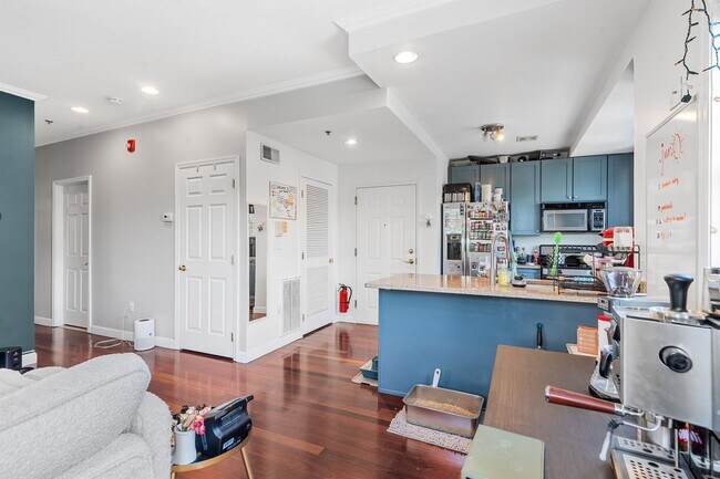 Building Photo - 620 38th St