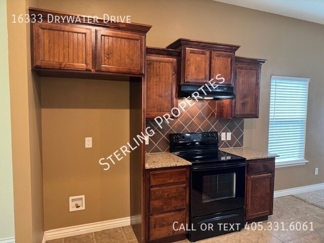 Building Photo - 16333 Drywater Dr