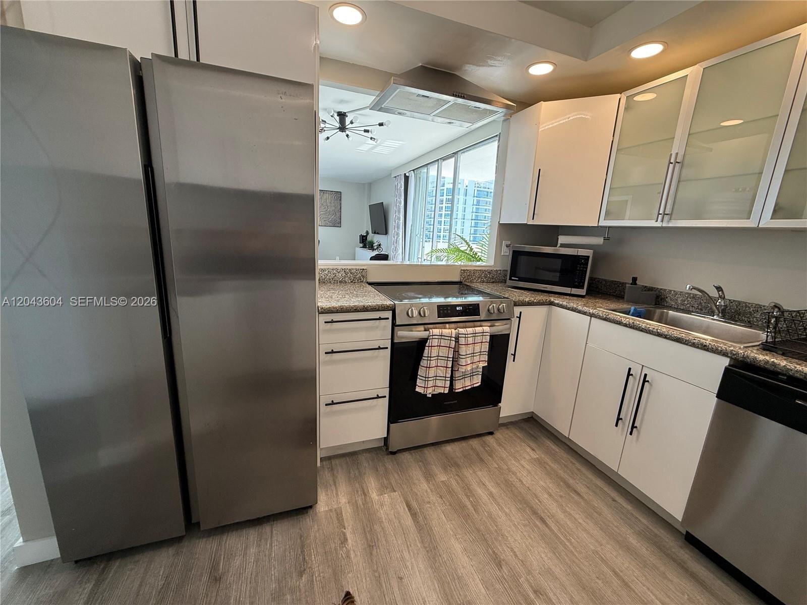 Building Photo - 5838 Collins Ave
