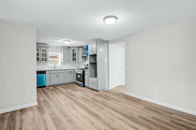 Building Photo - 207 E Bernard St