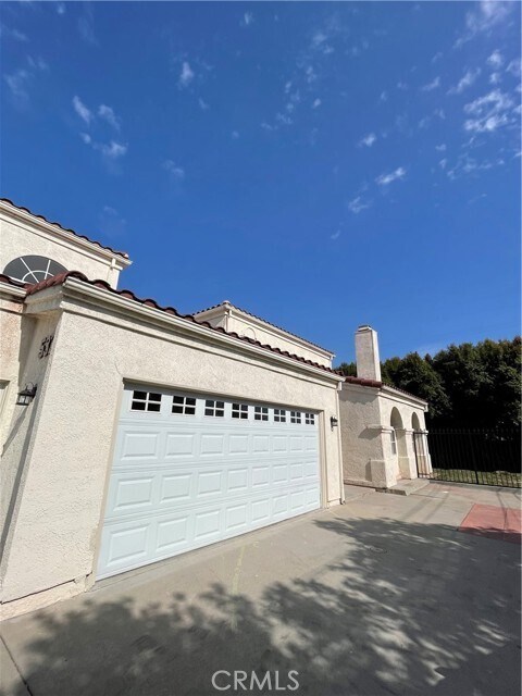 Building Photo - 5320 N Muscatel Ave