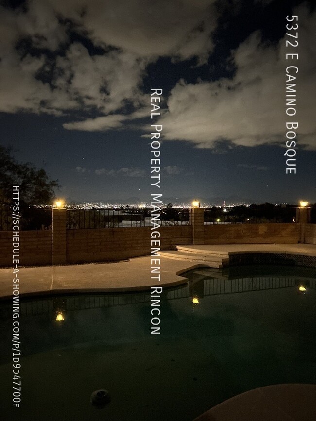 Building Photo - Location! Quintessential Tucson Classic is...