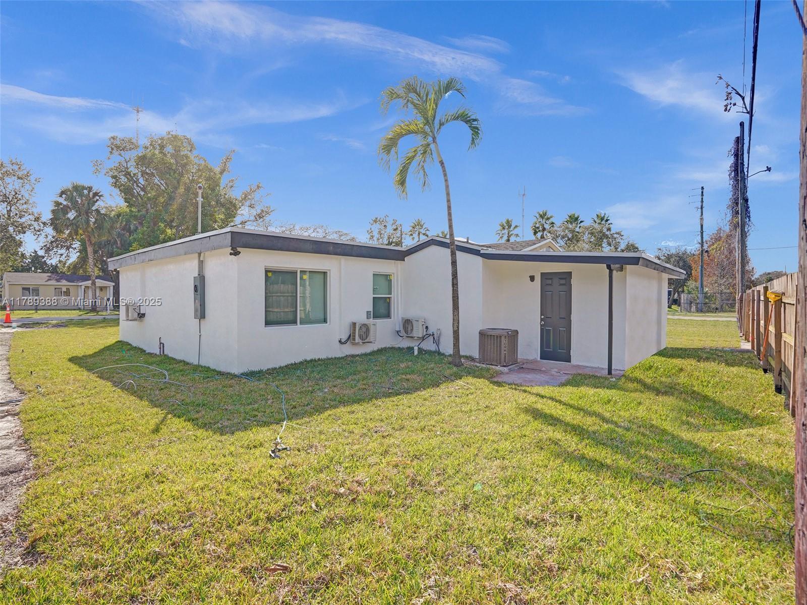 Building Photo - 6147 SW 40th St