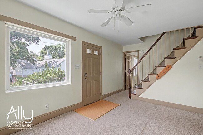 Building Photo - 2550 Woodland Dr