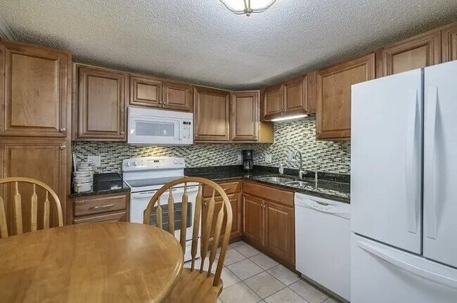 Building Photo - 8 9th St