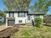 Building Photo - Updated 4 Bed 2 Bath Home in Lees Summit-A...
