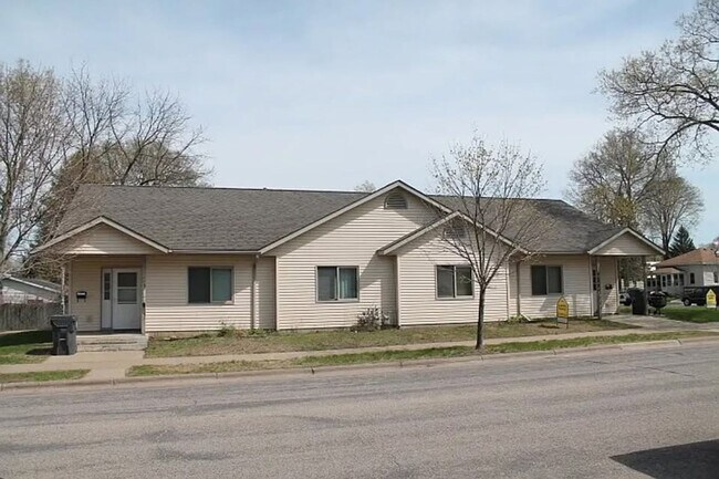 Building Photo - 825-827 Gohres St