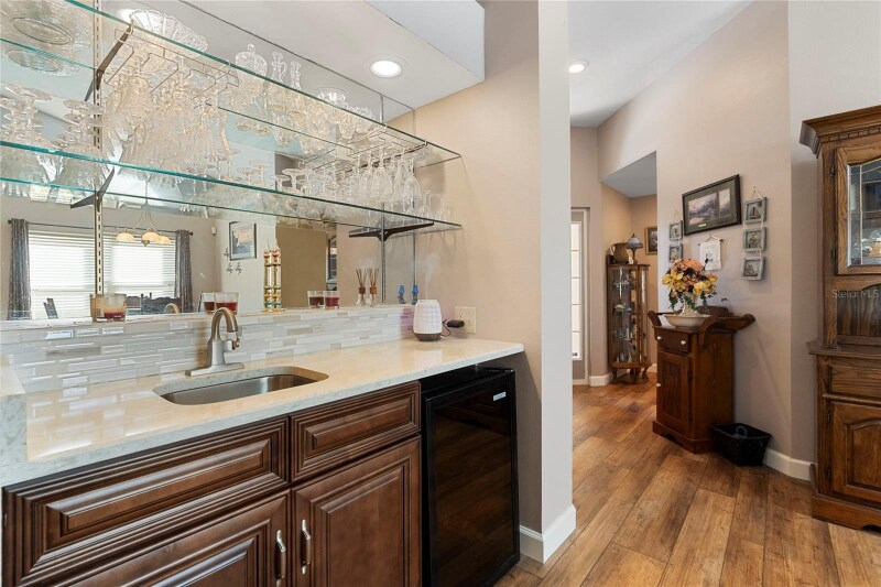 Building Photo - 4966 Clubview Ct E