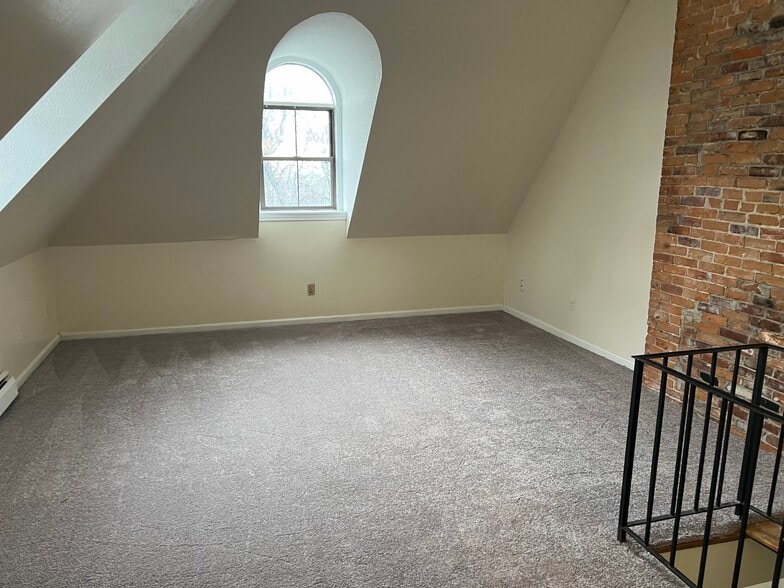 Building Photo - 17 Charter Oak Pl