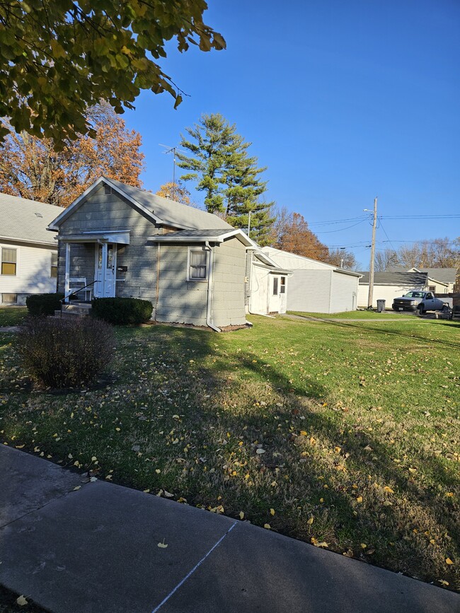 Building Photo - 1618 S 14th St